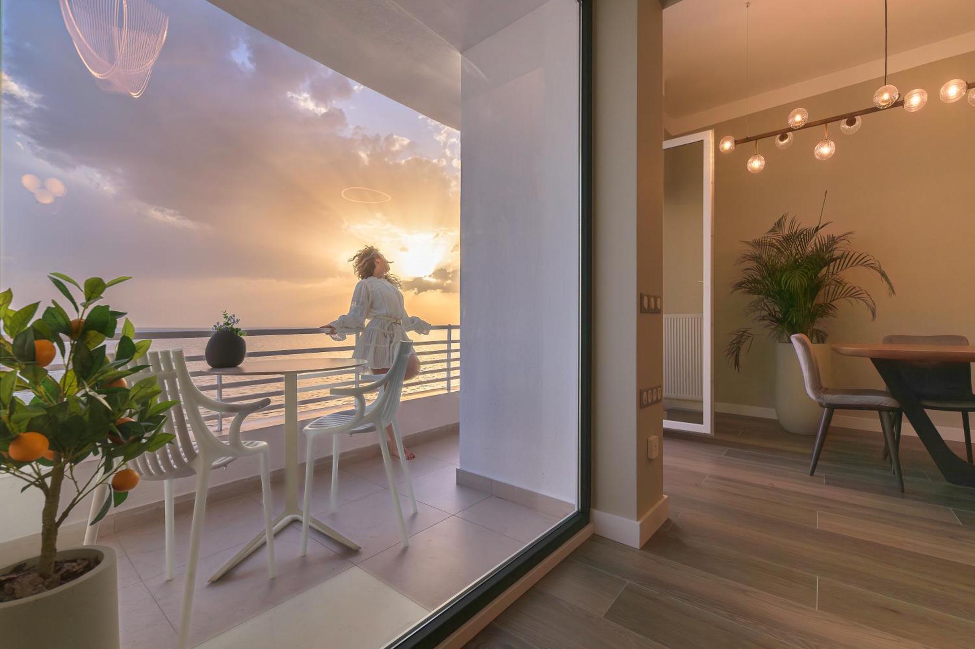 Iconic Salonica Suite Seafront Exterior photo